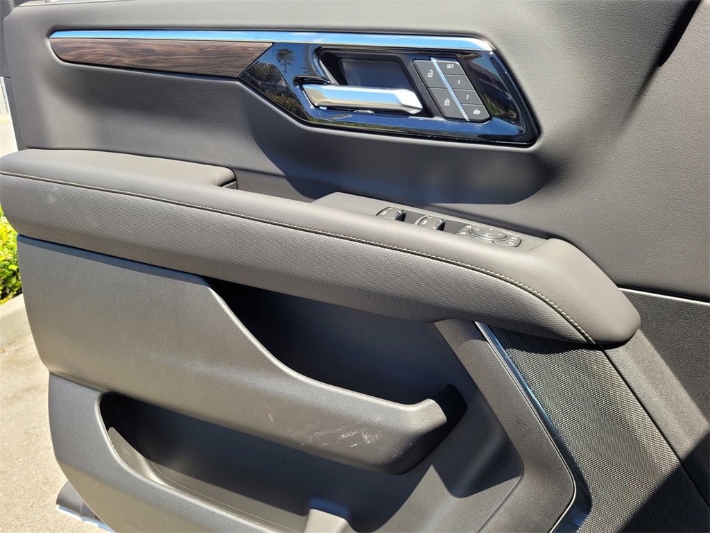 2025 Chevrolet Tahoe Premier photo 11