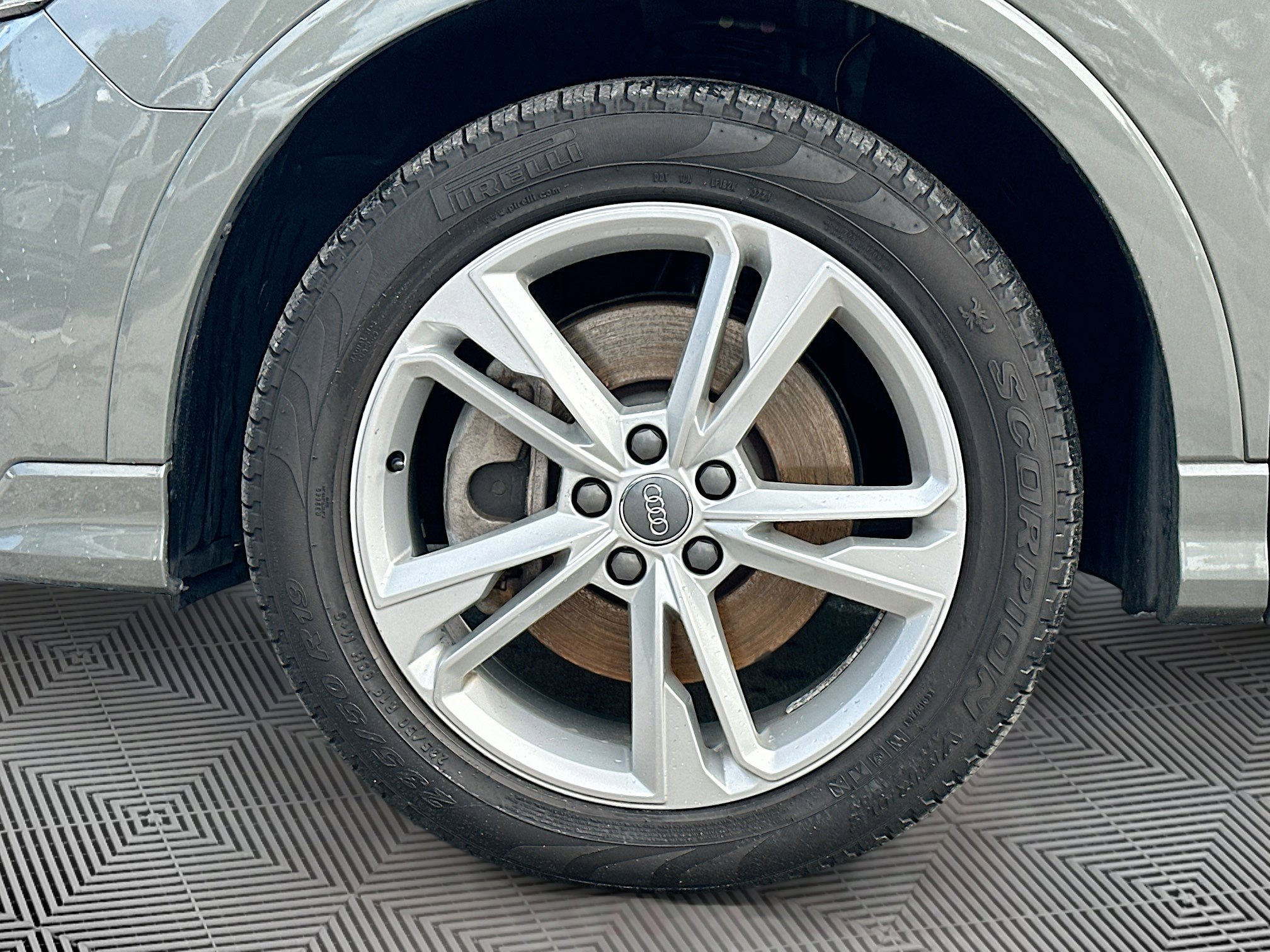 2020 Audi Q3 S line Premium photo 37