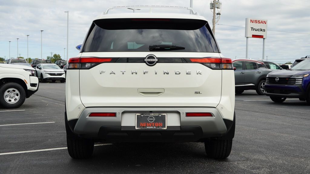 2023 Nissan Pathfinder SL photo 3