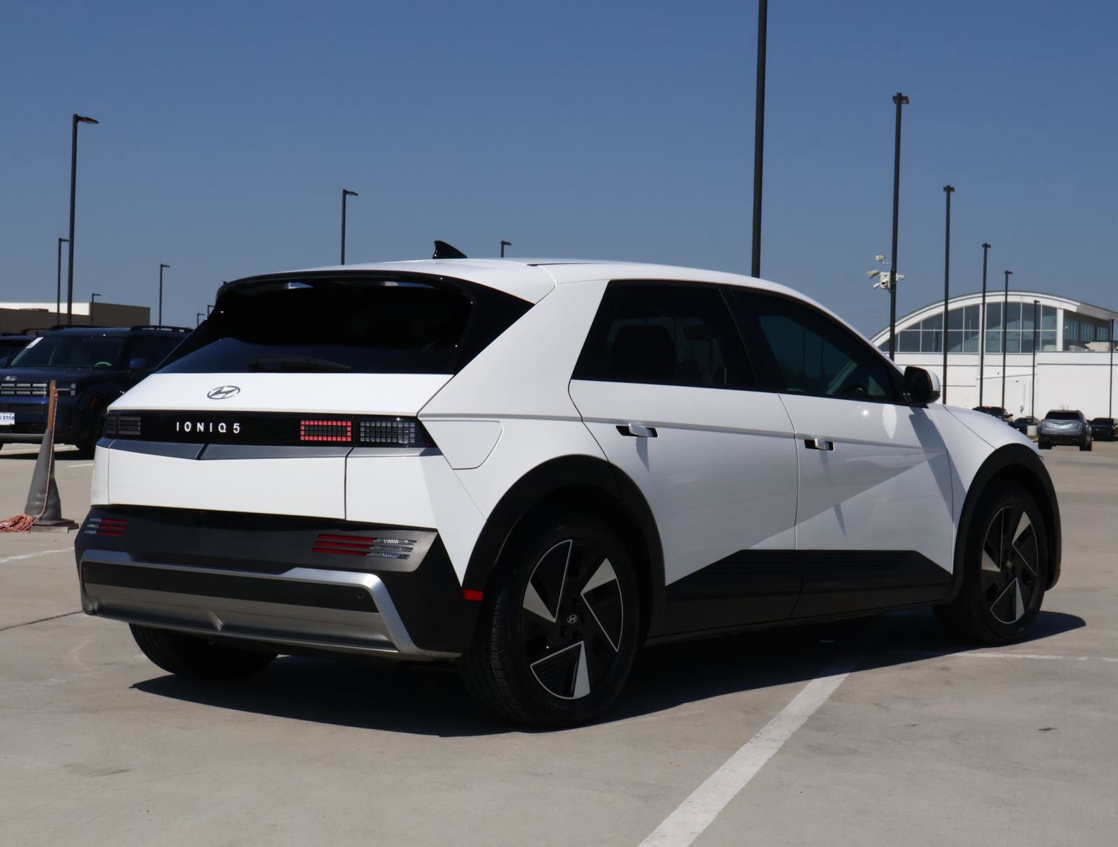 2025 Hyundai Ioniq 5 SE Standard Range photo 3