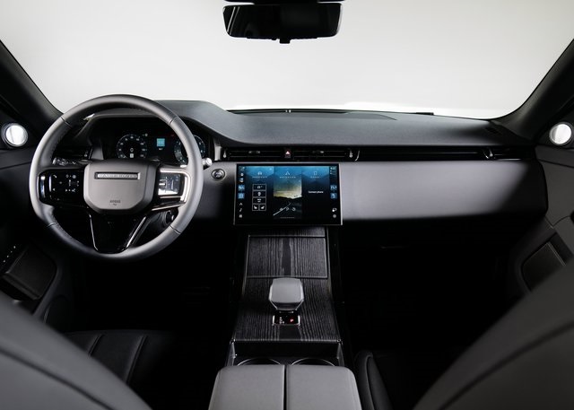 2026 Land Rover Range Rover Evoque Dynamic SE photo 3