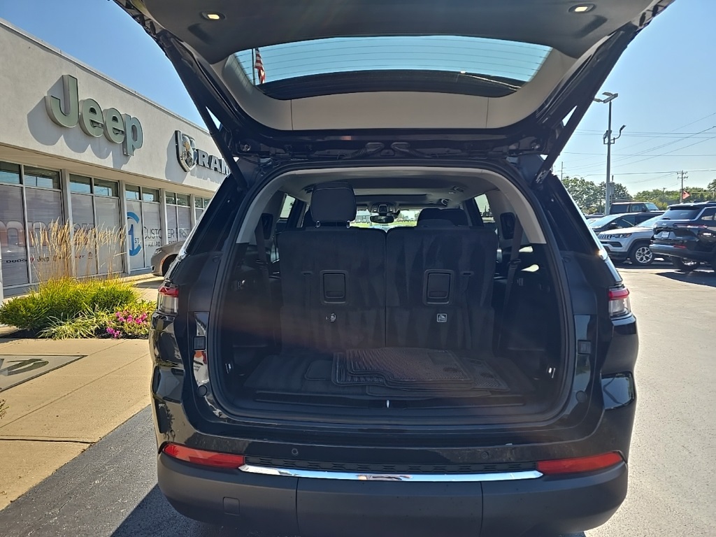 2021 Jeep Grand Cherokee Laredo photo 15
