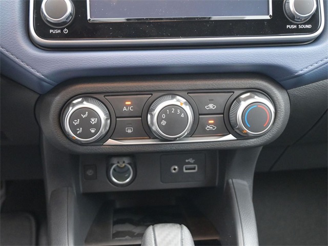 2025 Nissan Versa SV photo 4