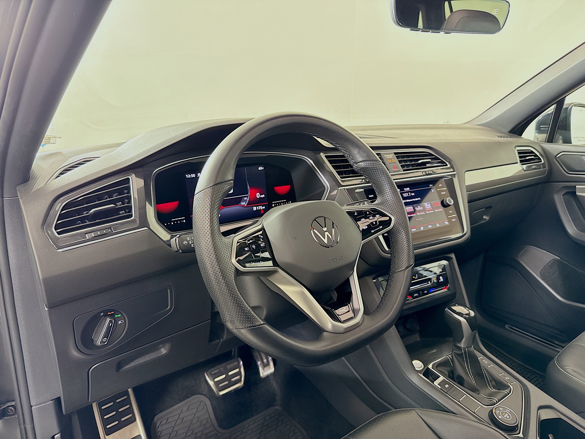 2022 Volkswagen Tiguan SE R-Line Black photo 8