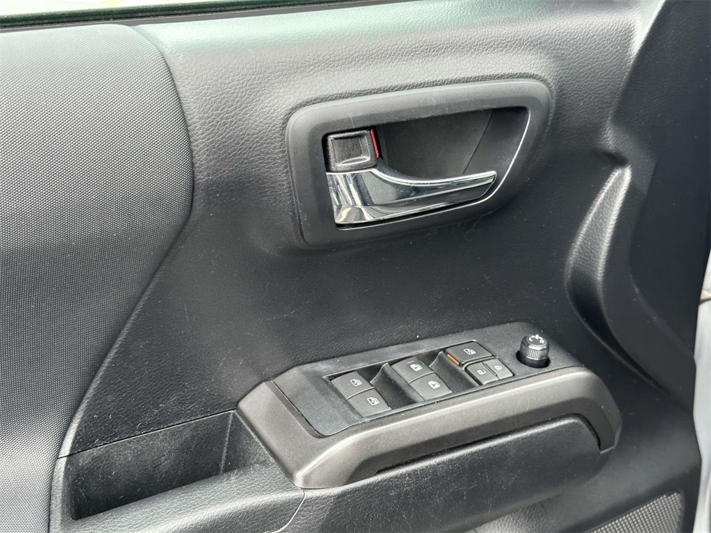 2021 Toyota Tacoma TRD Off-Road photo 16