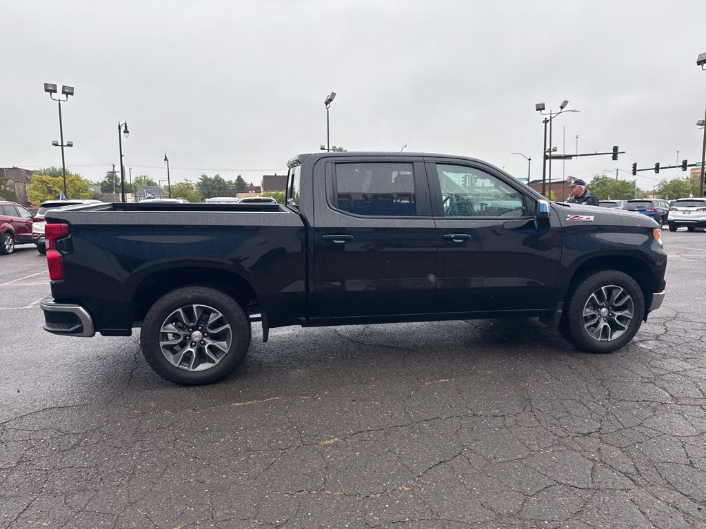 2025 Chevrolet Silverado 1500 LT photo 9