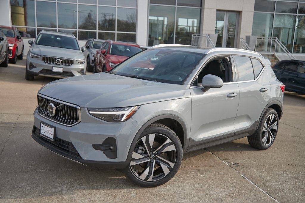 2025 VOLVO XC40 - Image 2