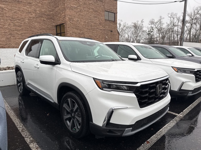 2025 Honda Pilot Elite's photo