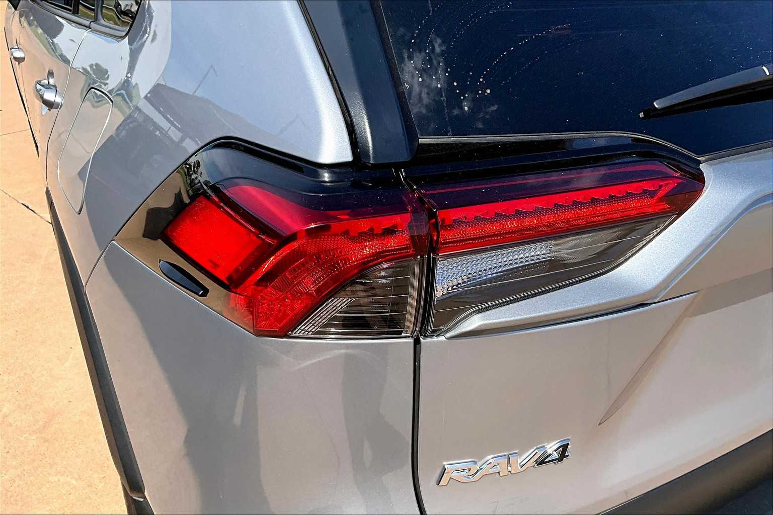 2023 Toyota RAV4 XLE photo 22