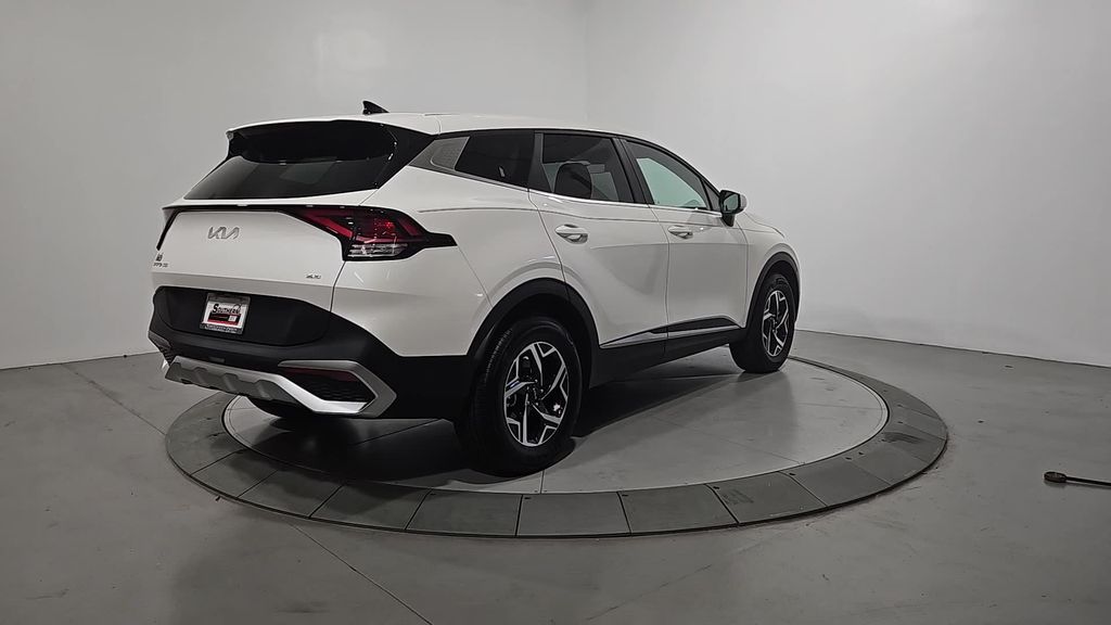 2024 Kia Sportage LX photo 3