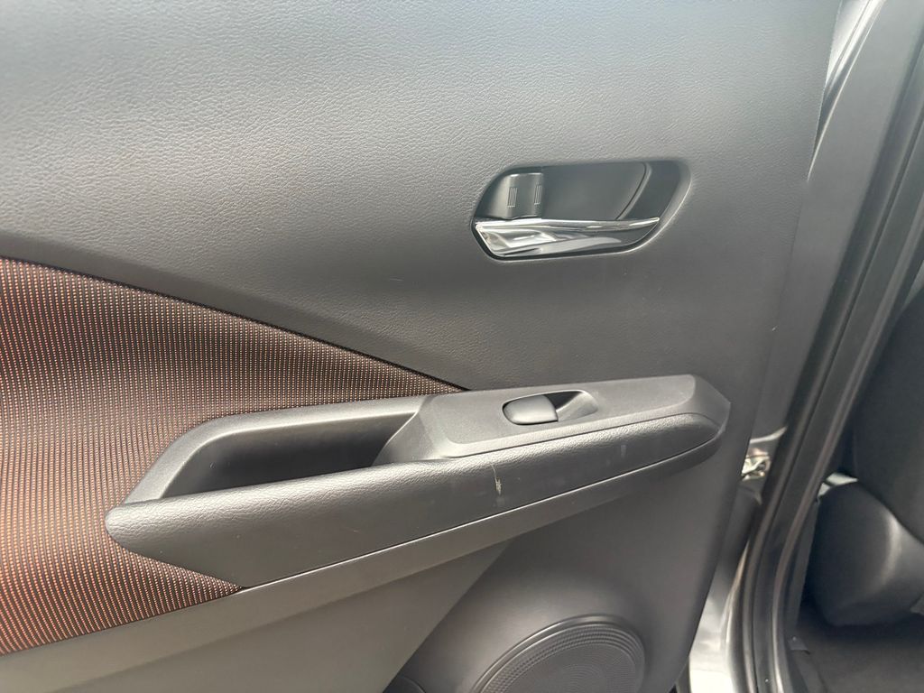 2023 Nissan Kicks SR photo 25
