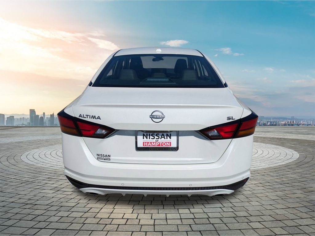 2025 Nissan Altima SL photo 4