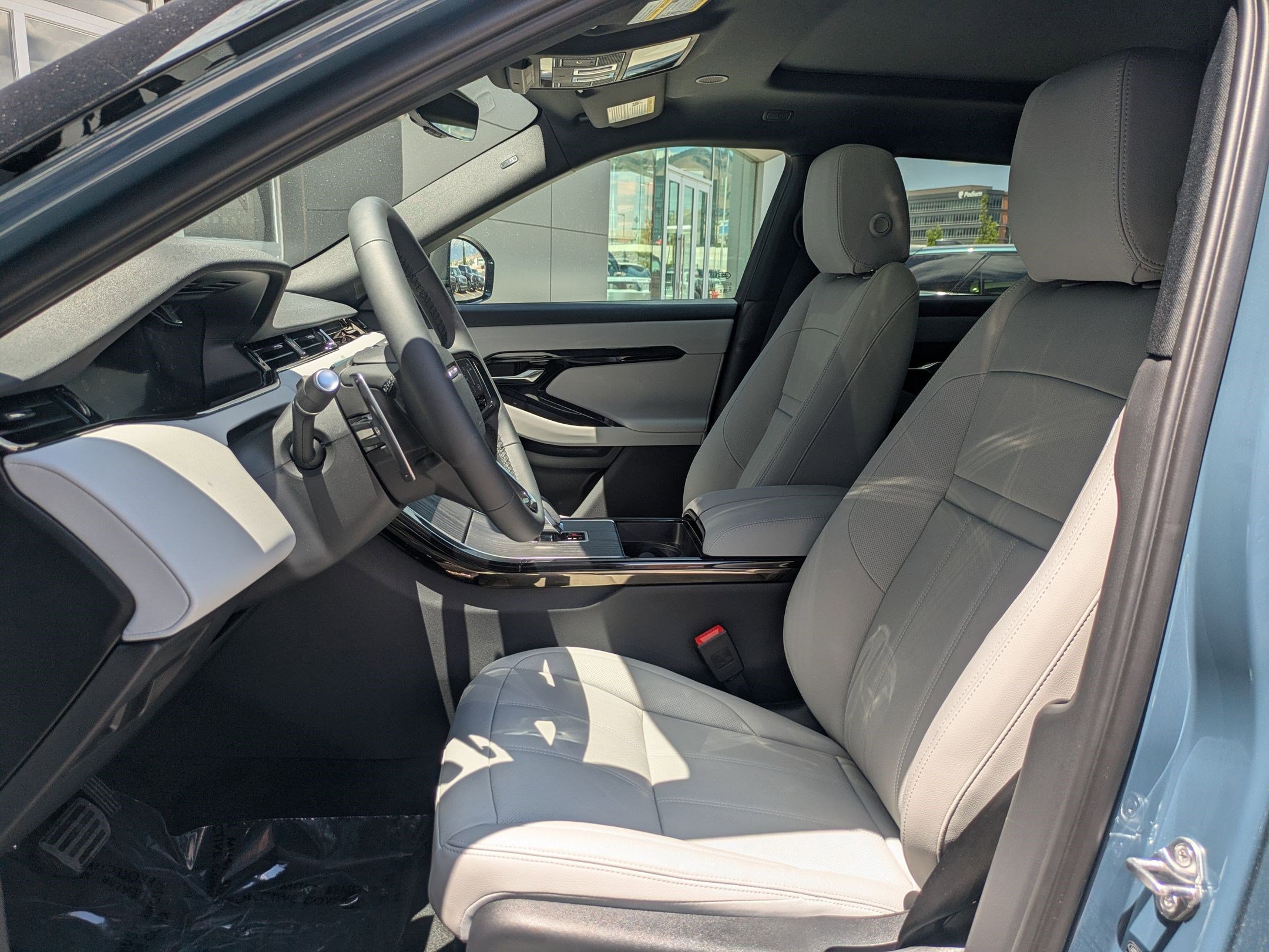 2026 Land Rover Range Rover Evoque S photo 12