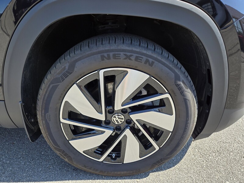 2025 Volkswagen Atlas SEL photo 17