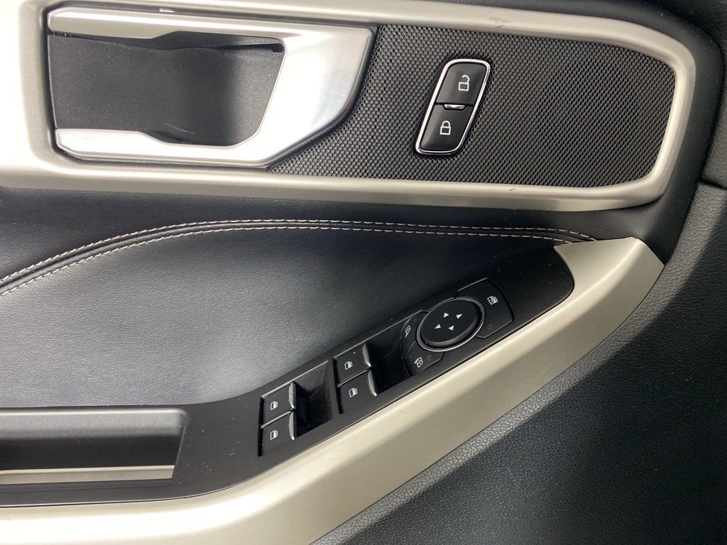 2021 Ford Explorer XLT photo 11