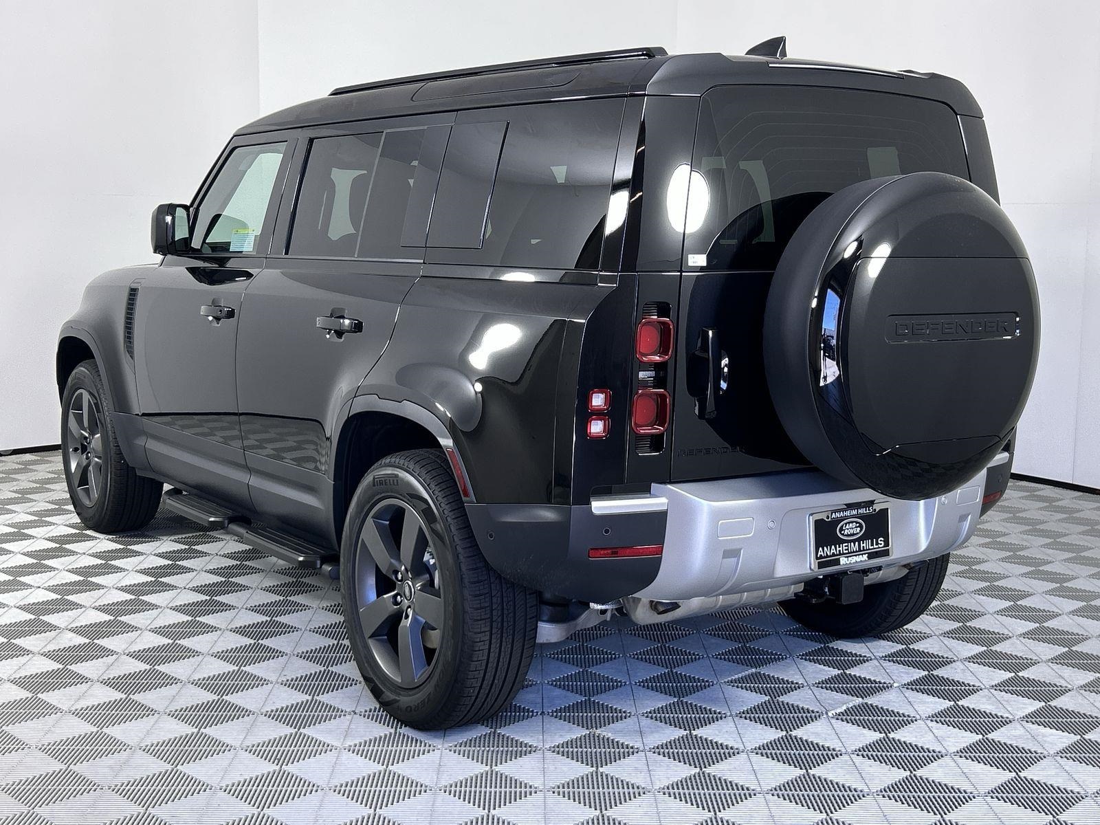 2025 Land Rover Defender 110 S photo 3