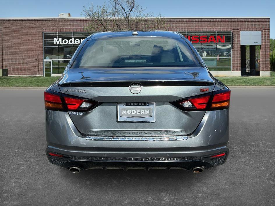 2023 Nissan Altima 2.5 SR photo 3
