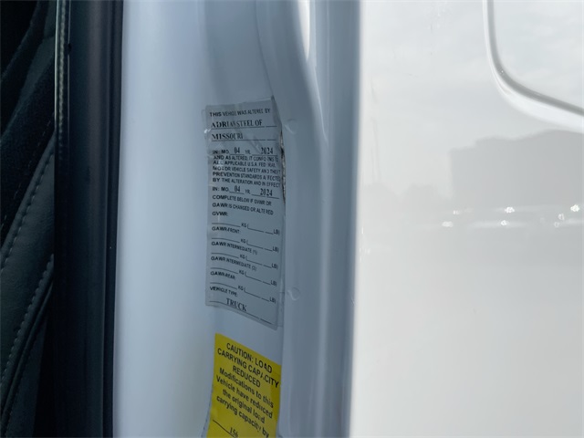 2024 CHEVROLET EXPRESS - Image 31