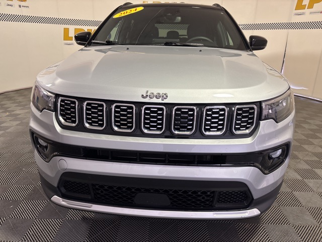 2024 Jeep Compass Limited photo 3