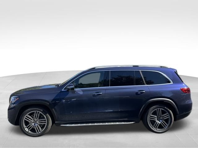 2026 Mercedes Benz GLS 450 4MATIC photo 2