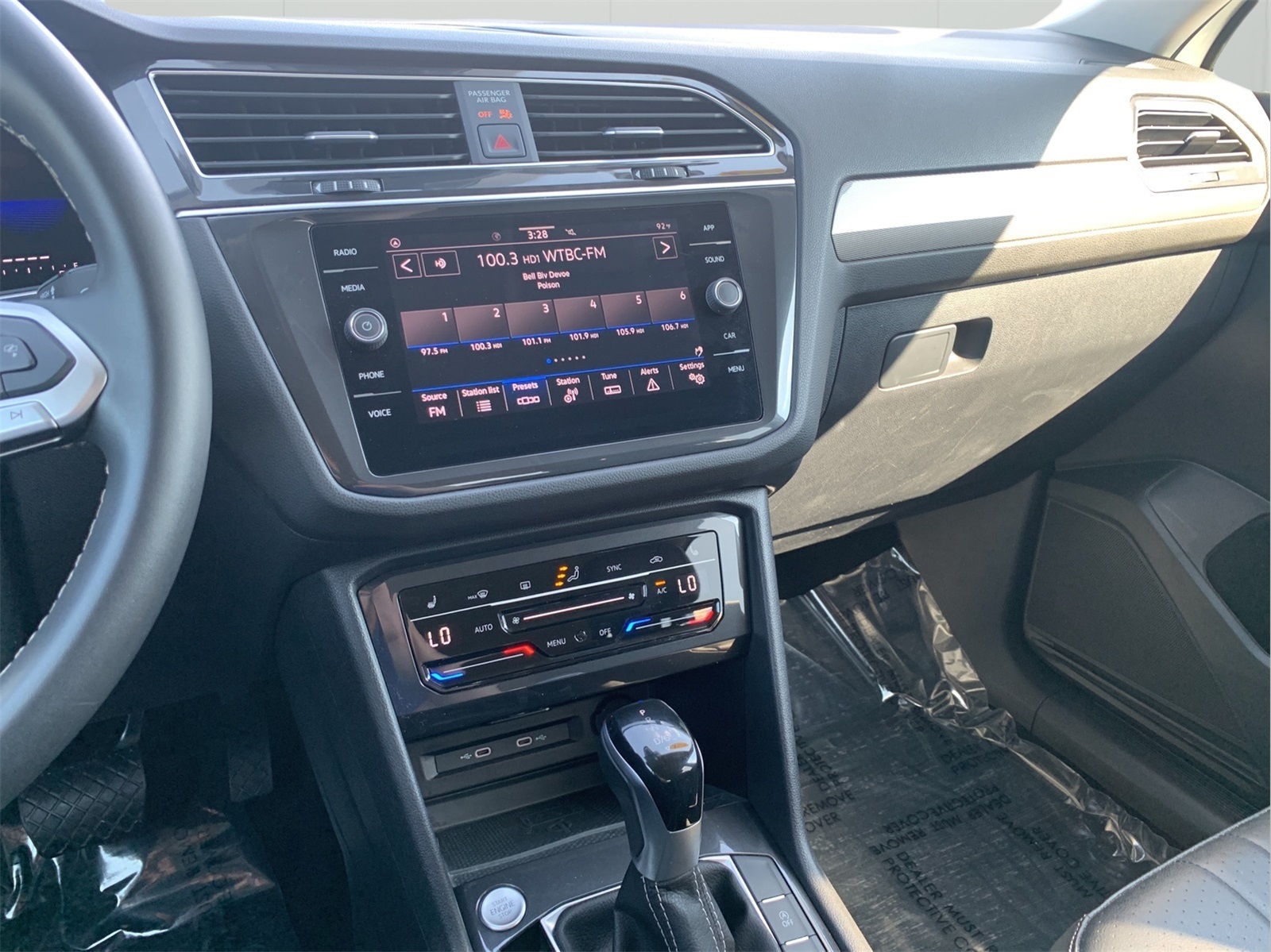 2024 Volkswagen Tiguan SE Wolfsburg Edition photo 23