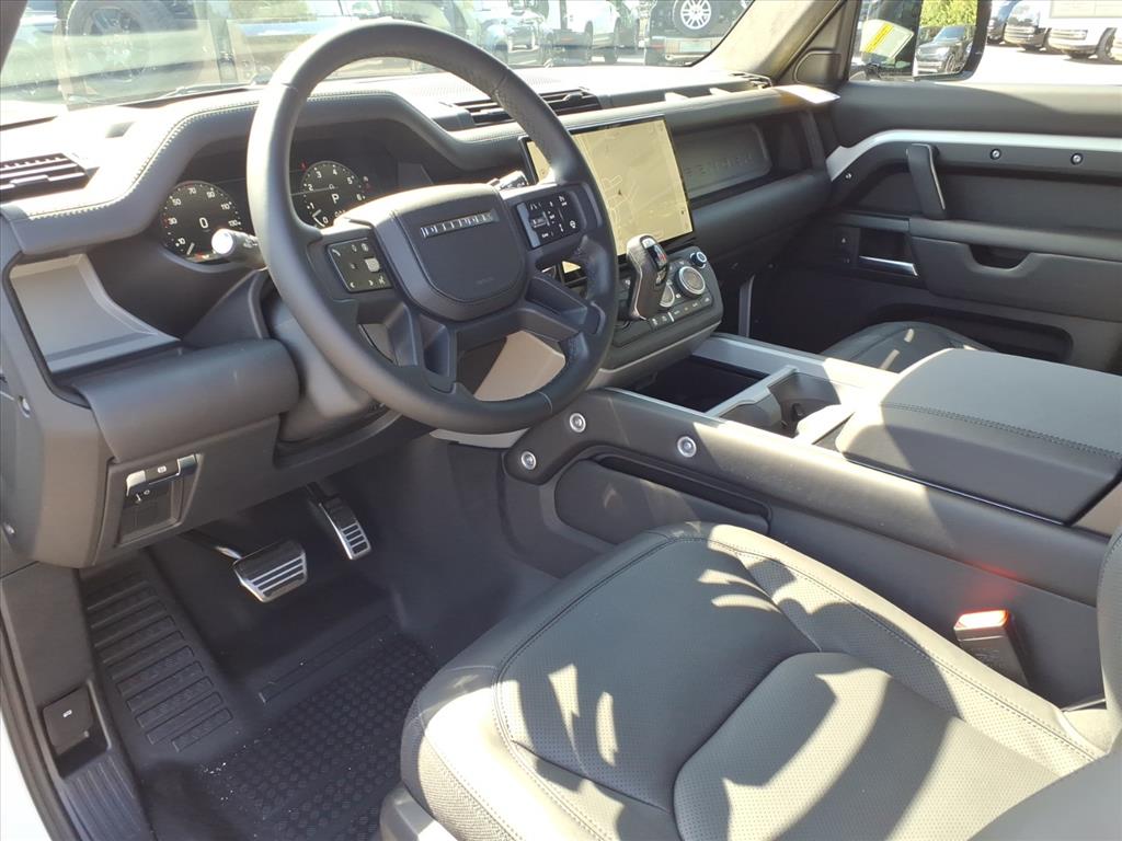 2026 Land Rover Defender 90 V8 photo 4
