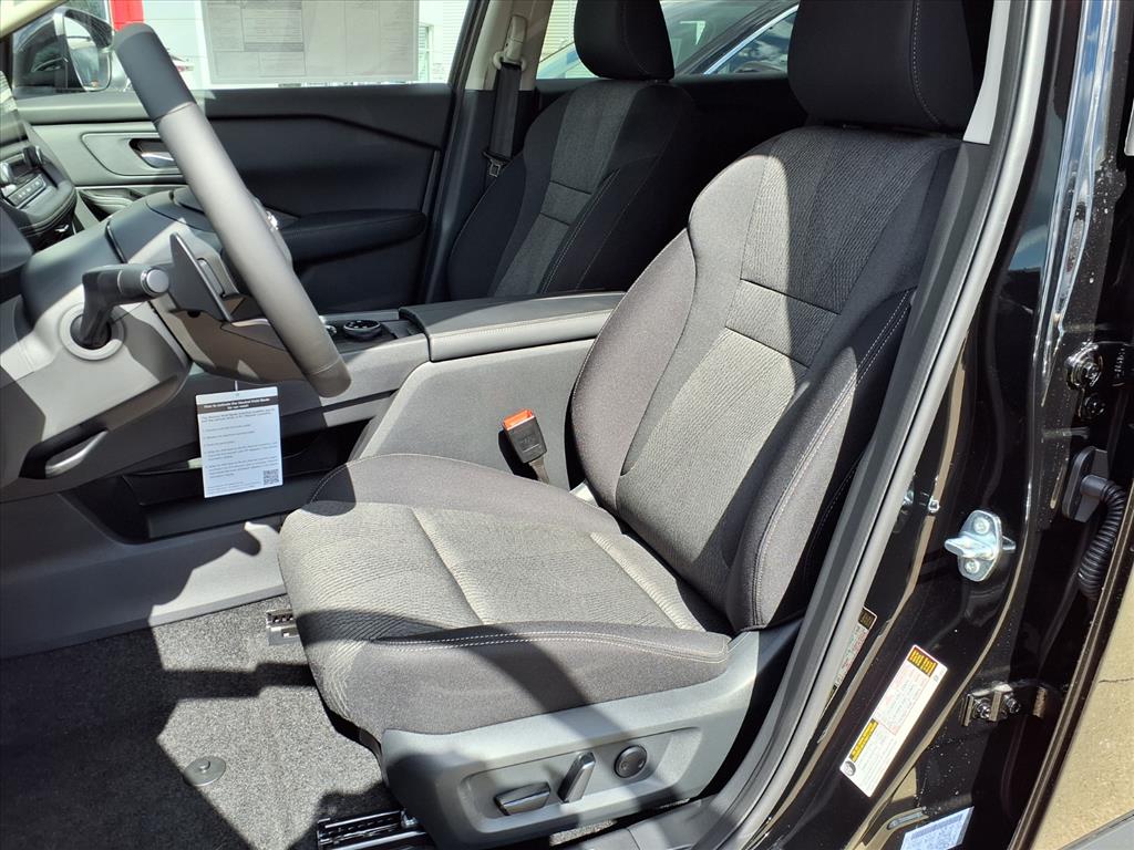 2026 Nissan Rogue SV photo 3