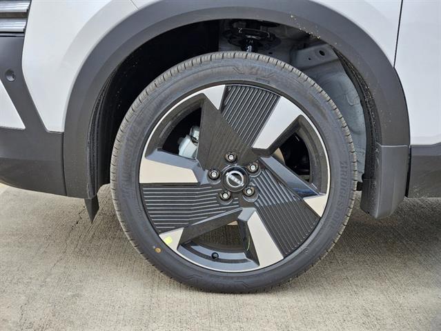 2025 Nissan Kicks SR photo 8