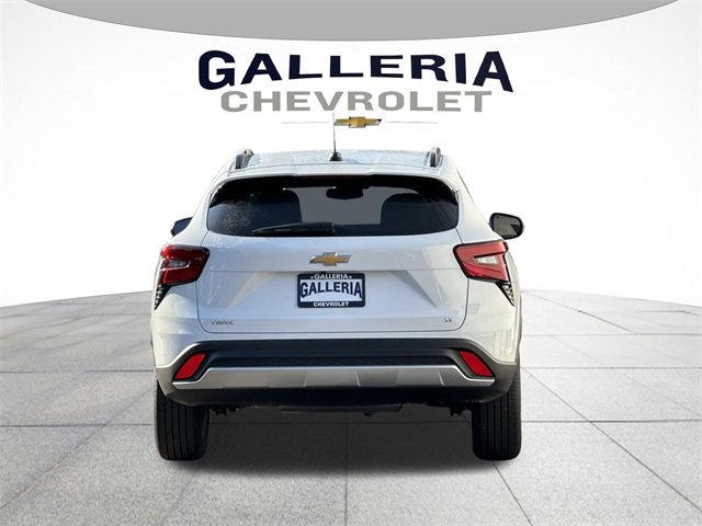2025 Chevrolet Trax LT photo 4