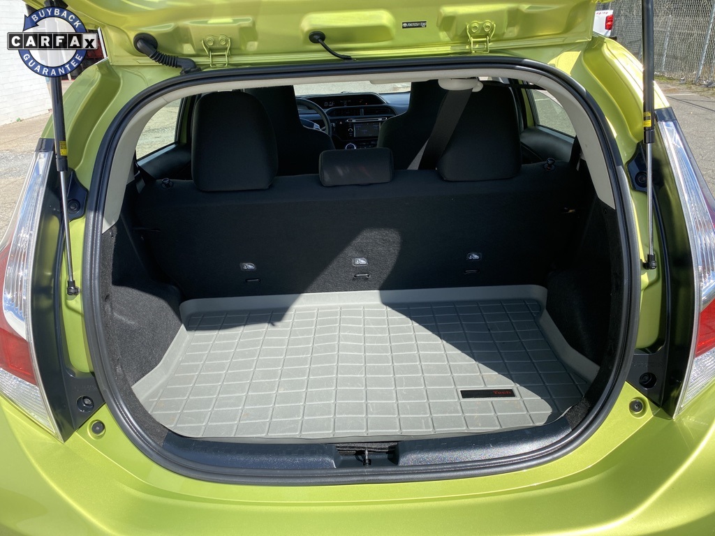 2016 Toyota Prius C One photo 14
