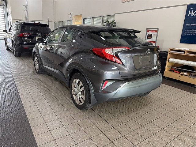 2019 Toyota C-HR LE photo 2