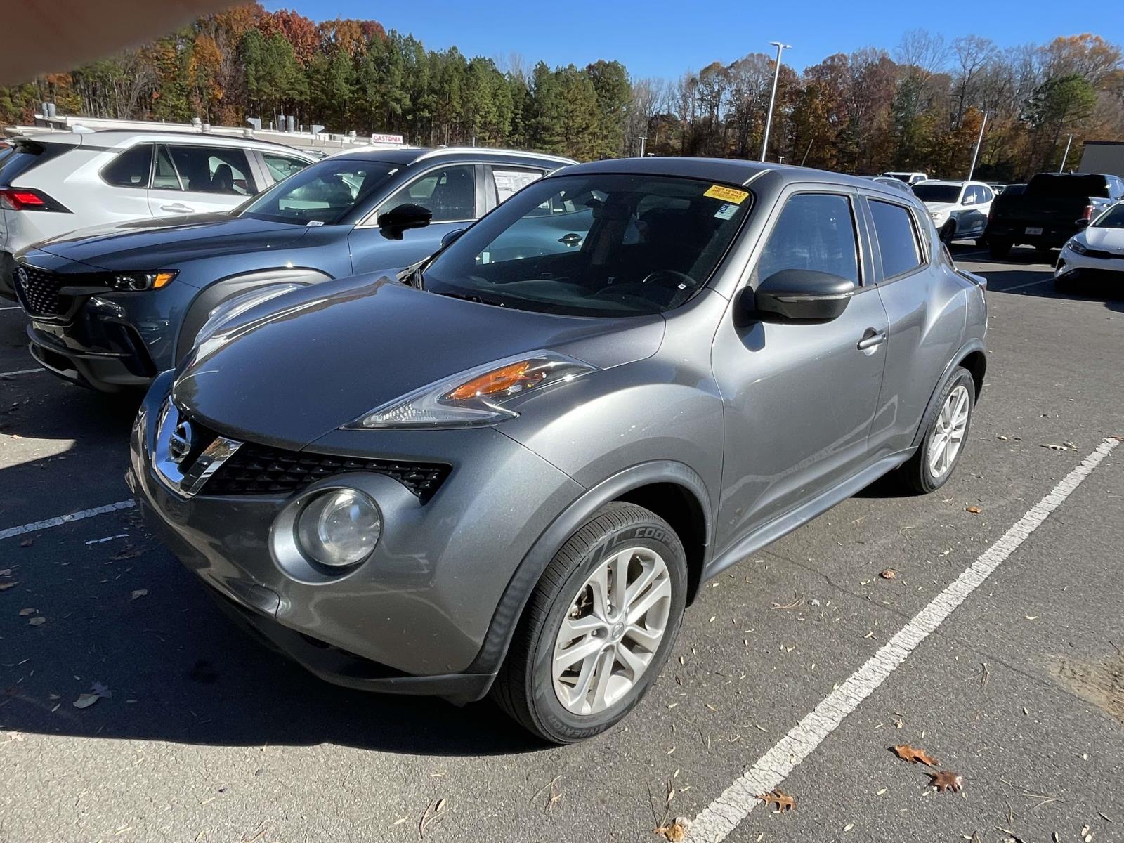 2016 Nissan Juke SV photo 2