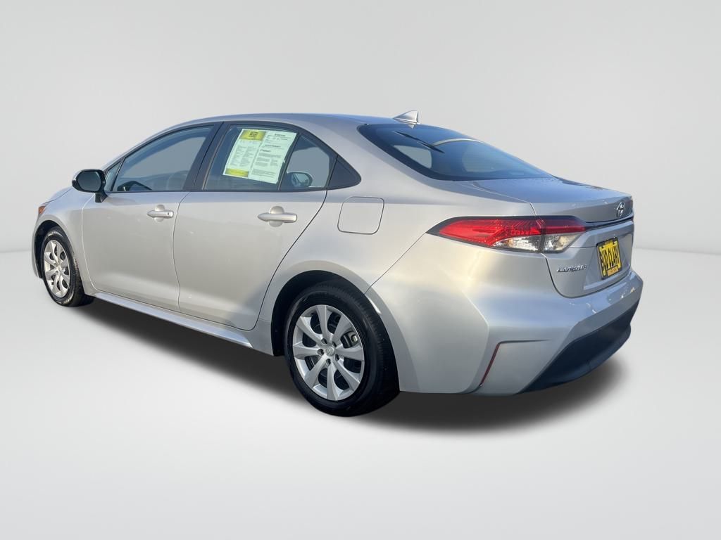 2024 Toyota Corolla LE photo 3