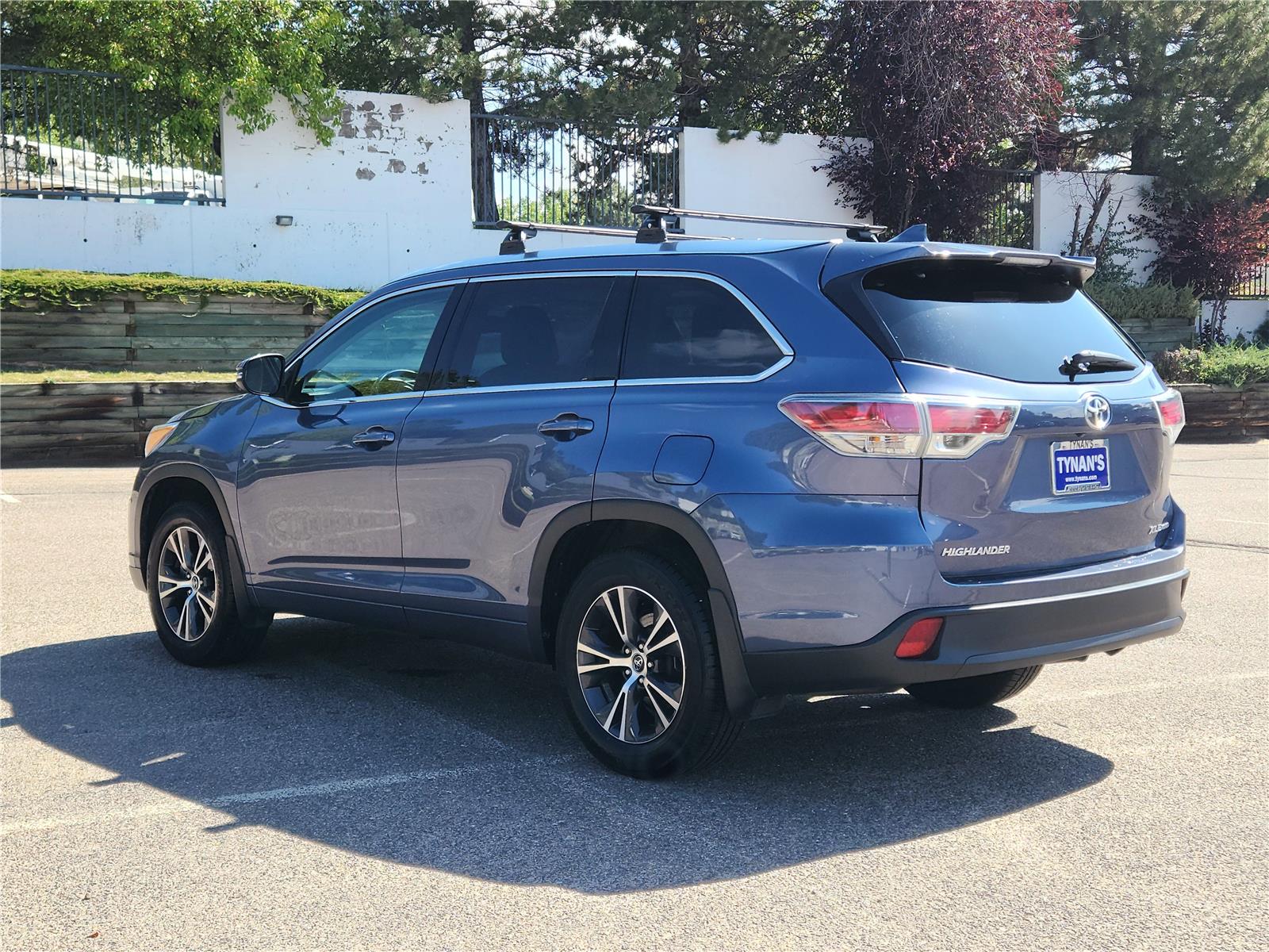 2016 Toyota Highlander Base Hybrid photo 3