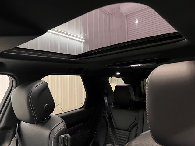 2025 Land Rover Discovery S photo 34