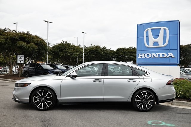 2024 Honda Accord Hybrid Touring photo 2