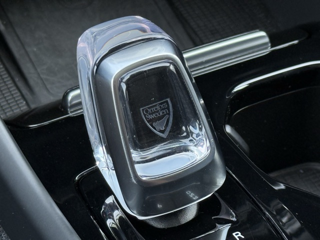 2025 Volvo XC40 Plus photo 16