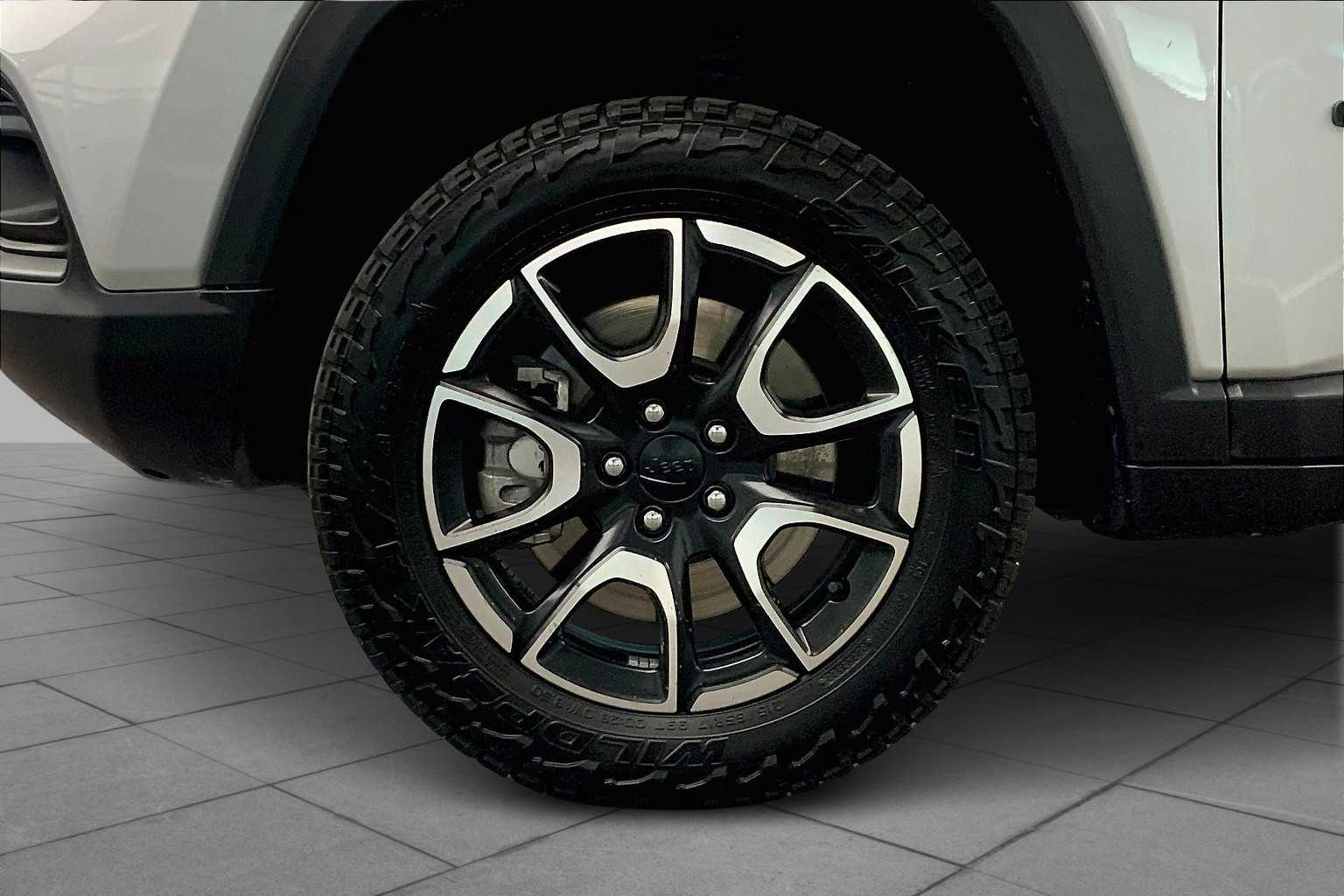 2024 Jeep Compass Trailhawk photo 8