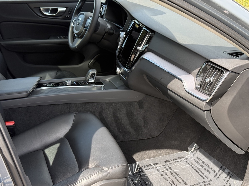 2024 Volvo S60 B5 Core photo 26