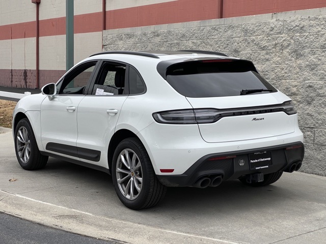 2024 Porsche Macan T photo 3