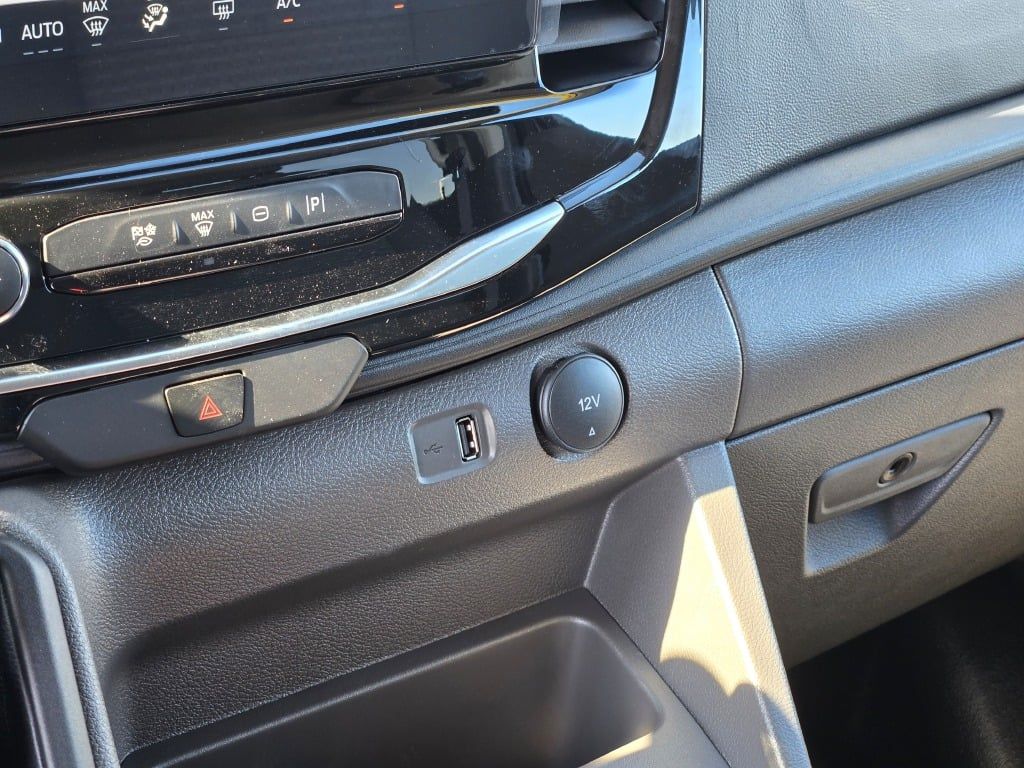 2025 Ford Transit Passenger photo 17