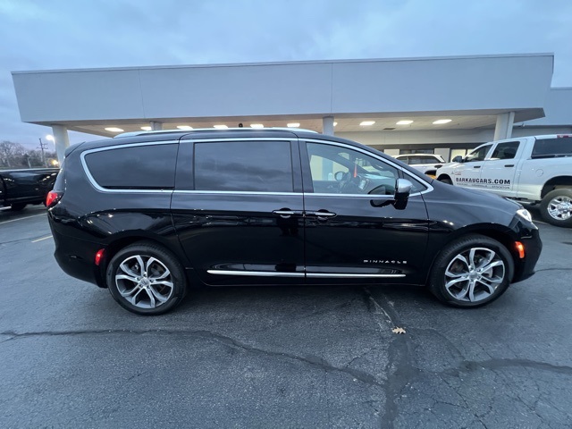 2024 Chrysler Pacifica Pinnacle photo 2