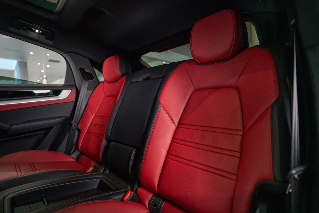 2025 Porsche Cayenne Coupe photo 34