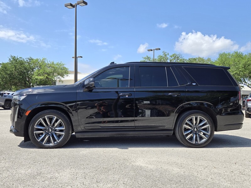 2023 Cadillac Escalade Sport photo 2