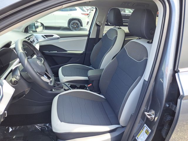 2025 Volkswagen Taos SE photo 21