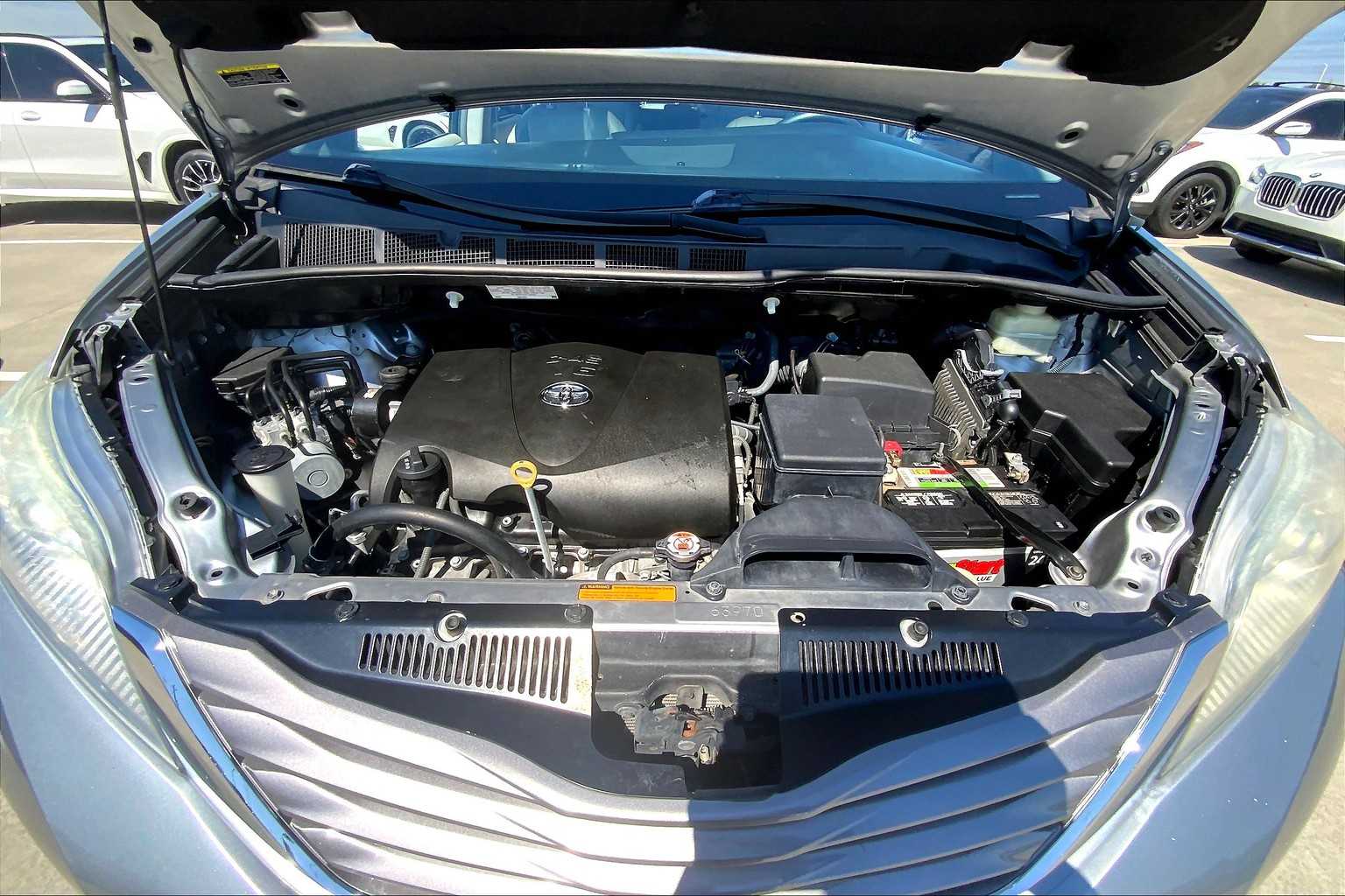 2017 Toyota Sienna XLE photo 30