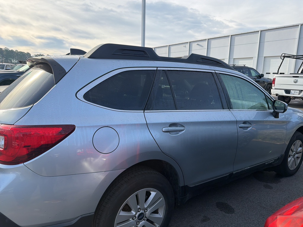 2019 Subaru Outback 2.5i Premium photo 3