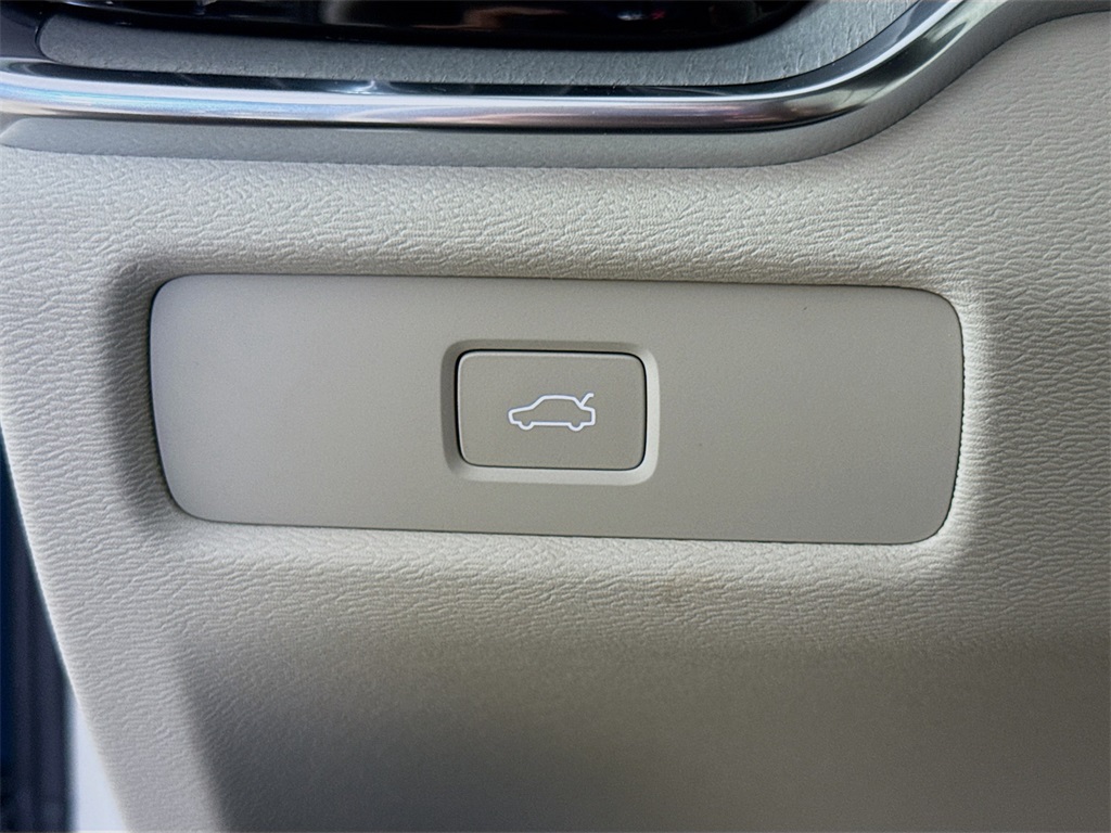 2026 Volvo V60 Cross Country B5 Plus photo 10