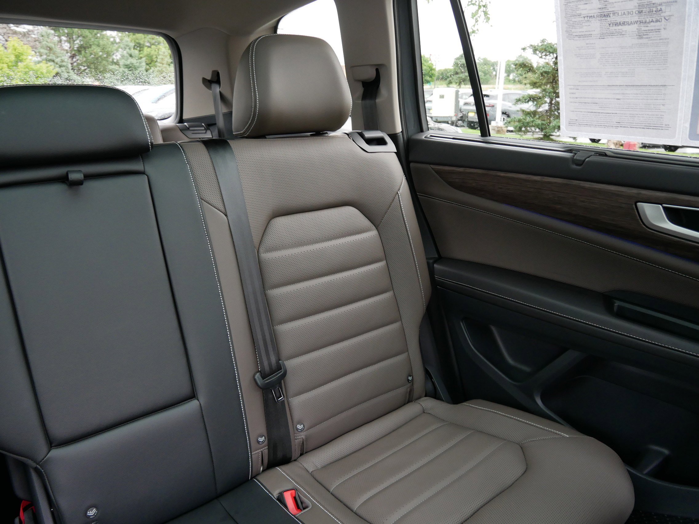 2025 Volkswagen Atlas SEL photo 14