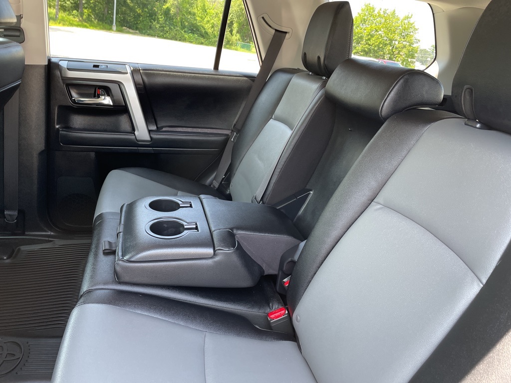 2022 Toyota 4Runner SR5 Premium photo 9